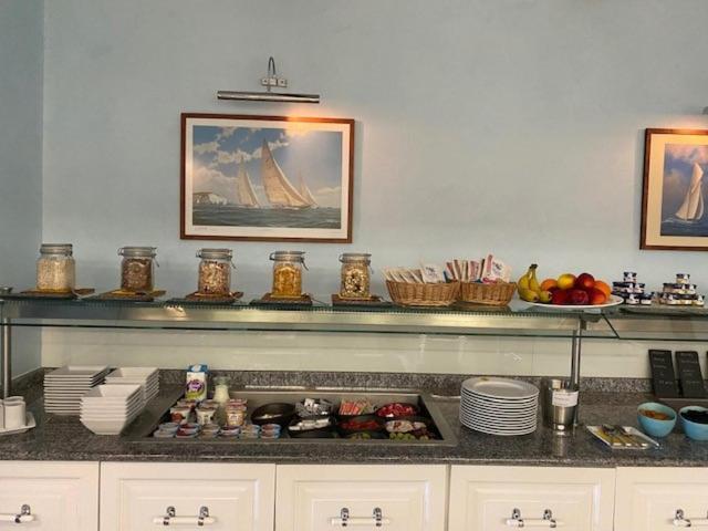 Holiday Hotel Yachtsport Resort Lago Maggiore ブリッサーゴ エクステリア 写真