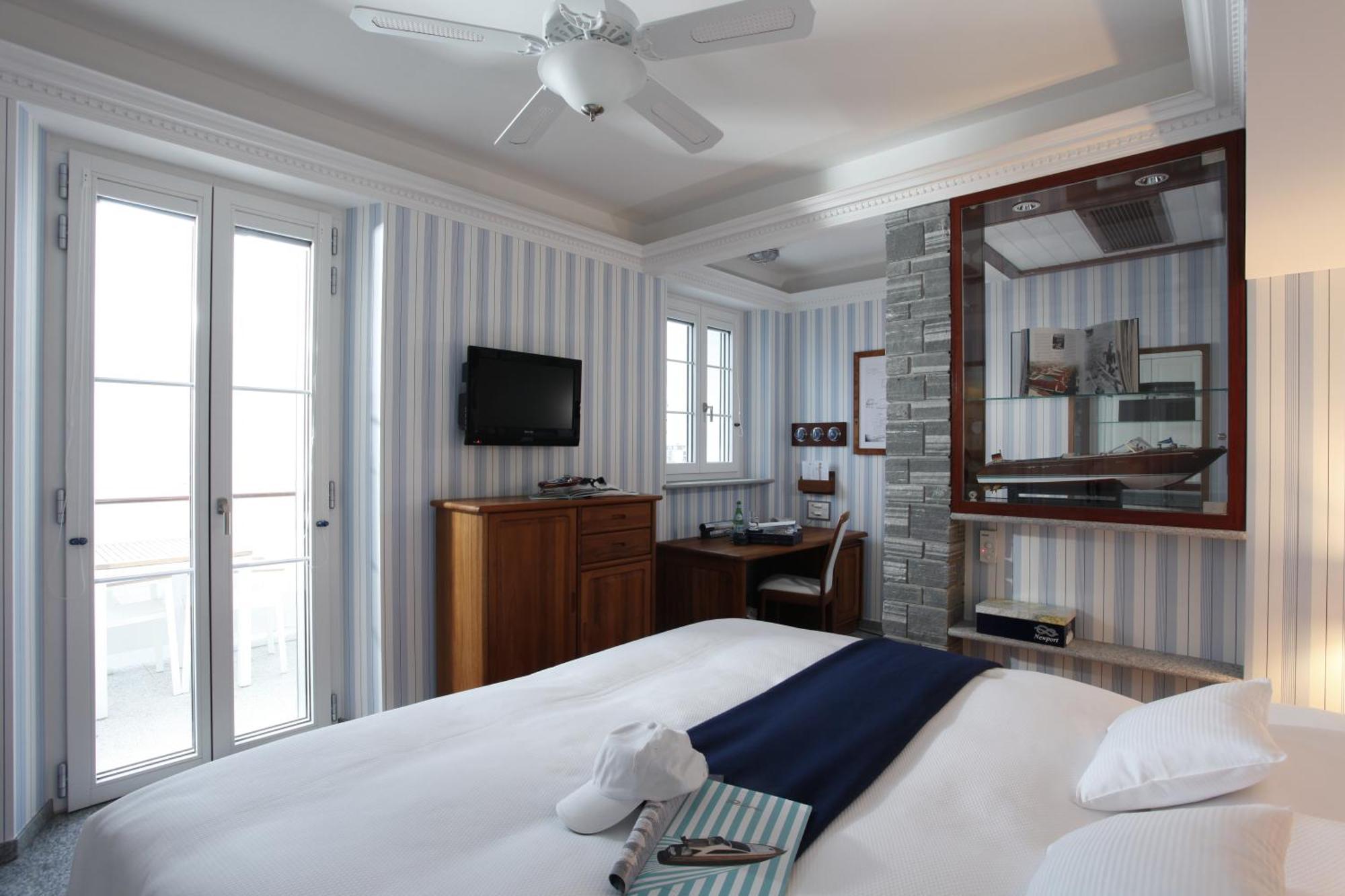 Holiday Hotel Yachtsport Resort Lago Maggiore ブリッサーゴ エクステリア 写真