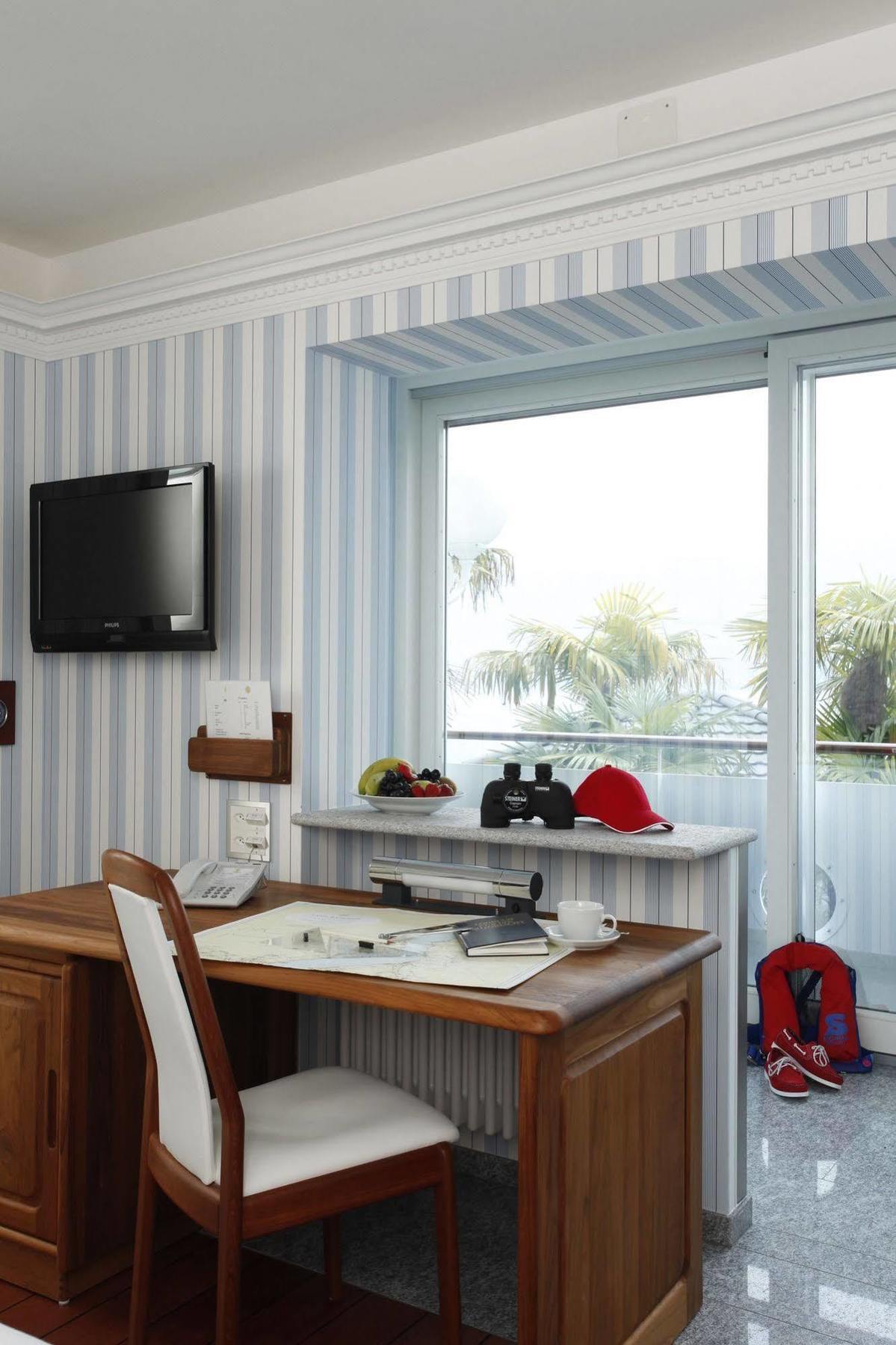 Holiday Hotel Yachtsport Resort Lago Maggiore ブリッサーゴ エクステリア 写真